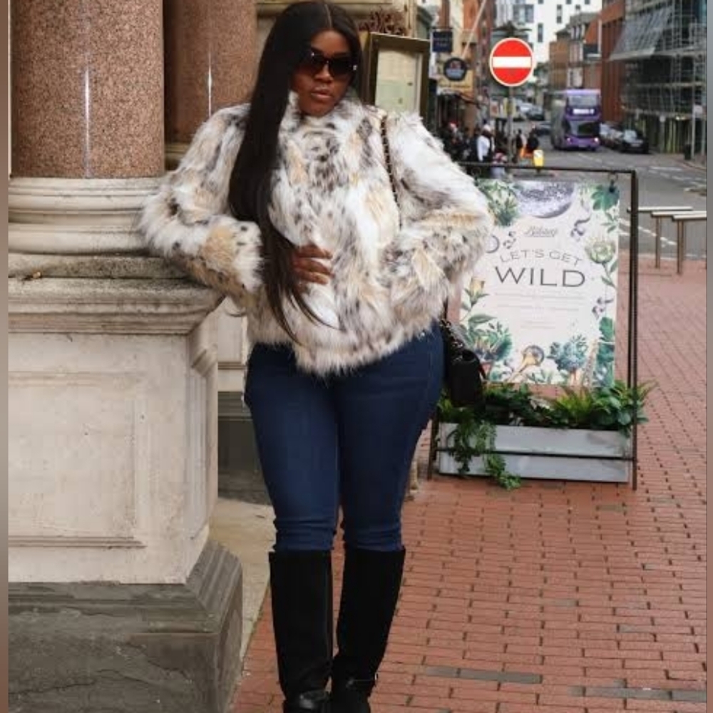 Zara ZW Faux Fur Short Coat - Picture 4 of 16